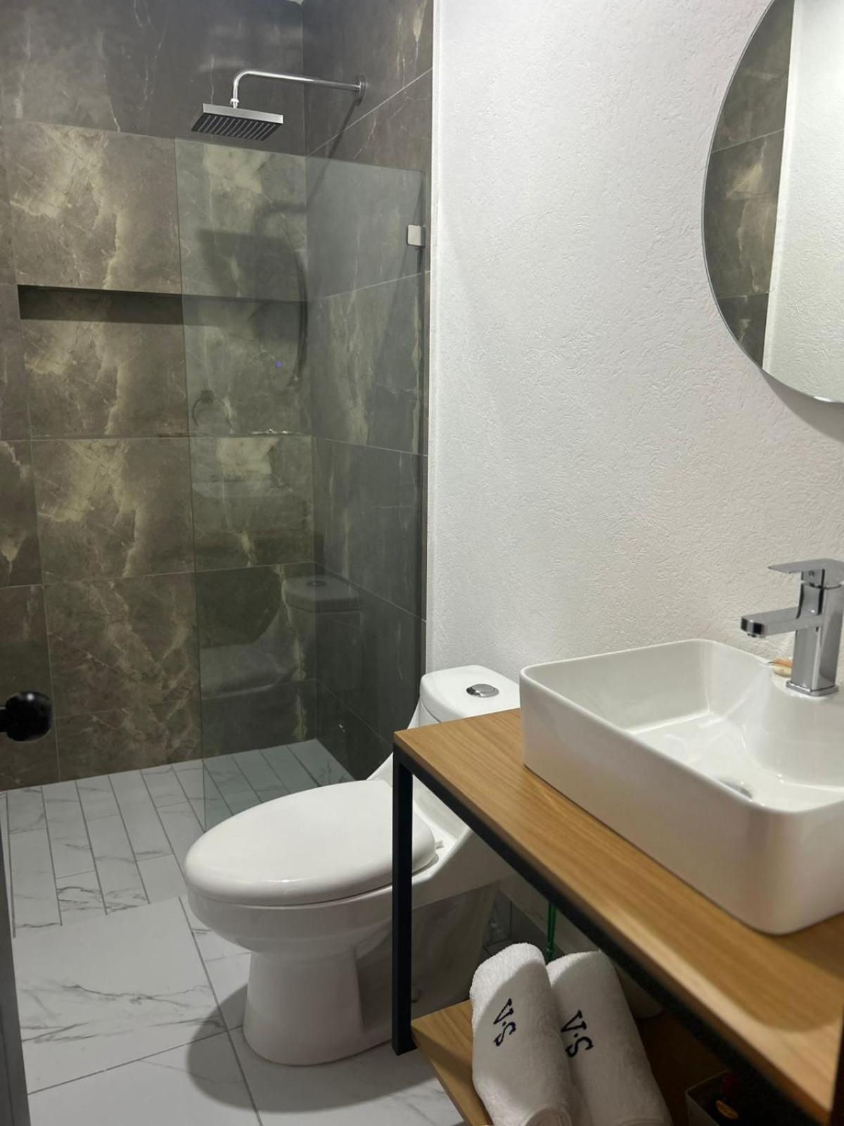 Vidrio Suites Col Americana グアダラハラ エクステリア 写真